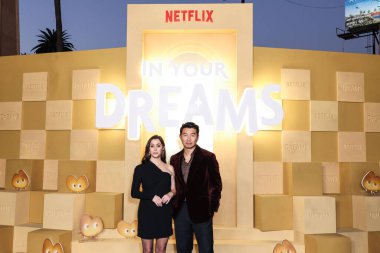 Amerikalı aktris ve müzisyen Cristin Milioti ve Kanadalı aktör, dublör, yazar ve avukat Simu Liu, Netflix 'in 28 Ekim 2025' te Hollywood, Los Angeles 'ta düzenlenen 