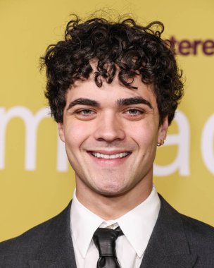 Kanadalı şarkıcı, söz yazarı ve YouTuber Alexander Stewart, 29 Ekim 2025 'te Hollywood, Los Angeles, Kaliforniya, ABD' de Nya Gomez stüdyolarında düzenlenen Selena Gomez 'in düzenlediği 3..    