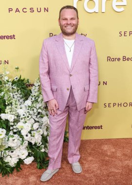 Brandon Edelman, 29 Ekim 2025 'te Hollywood, Los Angeles, Kaliforniya, ABD' de Nya Gomez stüdyolarında düzenlenen Selena Gomez 'in ev sahipliğinde düzenlenen 3..   