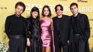 The Marias grubundan Josh Conway, Maria Zardoya, Selena Gomez, Edward James ve Jesse Perlman, 29 Ekim 2025 'te Hollywood, Los Angeles, Kaliforniya' daki Nya stüdyolarında düzenlenen Selena Gomez 'in düzenlediği 3.  