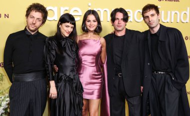 The Marias grubundan Josh Conway, Maria Zardoya, Selena Gomez, Edward James ve Jesse Perlman, 29 Ekim 2025 'te Hollywood, Los Angeles, Kaliforniya' daki Nya stüdyolarında düzenlenen Selena Gomez 'in düzenlediği 3.  