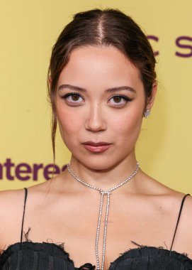 İzlandalı-Çinli şarkıcı ve çok enstrümanlı Laufey, Selena Gomez 'in 29 Ekim 2025' te Hollywood, Los Angeles, Kaliforniya, ABD 'deki Nya stüdyolarında düzenlediği 3. Yıllık Ender Etki Fonu Yardım 2025' e geldi..