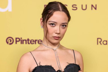 İzlandalı-Çinli şarkıcı ve çok enstrümanlı Laufey, Selena Gomez 'in 29 Ekim 2025' te Hollywood, Los Angeles, Kaliforniya, ABD 'deki Nya stüdyolarında düzenlediği 3. Yıllık Ender Etki Fonu Yardım 2025' e geldi..