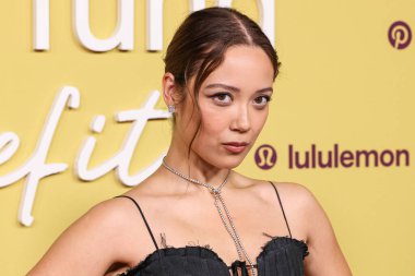 İzlandalı-Çinli şarkıcı ve çok enstrümanlı Laufey, Selena Gomez 'in 29 Ekim 2025' te Hollywood, Los Angeles, Kaliforniya, ABD 'deki Nya stüdyolarında düzenlediği 3. Yıllık Ender Etki Fonu Yardım 2025' e geldi..