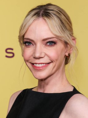 Amerikalı aktris, komedyen, müzisyen ve söz yazarı Riki Lindhome, Selena Gomez 'in 29 Ekim 2025' te Hollywood, Los Angeles, Kaliforniya, ABD 'de Nya stüdyoları batısında düzenlediği 3.