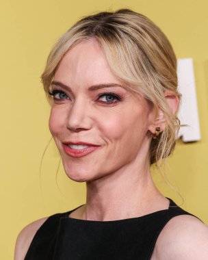 Amerikalı aktris, komedyen, müzisyen ve söz yazarı Riki Lindhome, Selena Gomez 'in 29 Ekim 2025' te Hollywood, Los Angeles, Kaliforniya, ABD 'de Nya stüdyoları batısında düzenlediği 3.