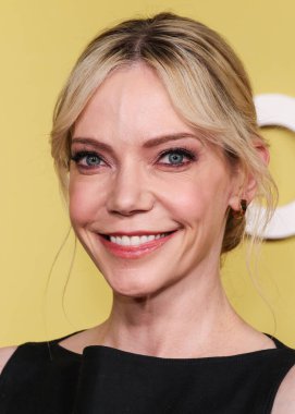 Amerikalı aktris, komedyen, müzisyen ve söz yazarı Riki Lindhome, Selena Gomez 'in 29 Ekim 2025' te Hollywood, Los Angeles, Kaliforniya, ABD 'de Nya stüdyoları batısında düzenlediği 3.