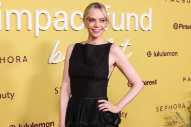 Amerikalı aktris, komedyen, müzisyen ve söz yazarı Riki Lindhome, Selena Gomez 'in 29 Ekim 2025' te Hollywood, Los Angeles, Kaliforniya, ABD 'de Nya stüdyoları batısında düzenlediği 3.