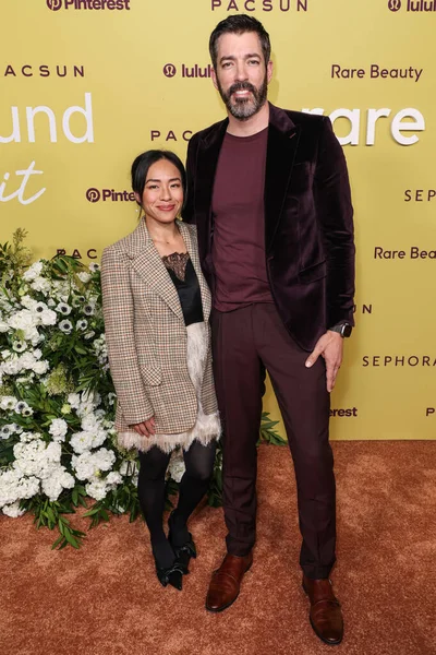 Linda Phan ve Drew Scott, 29 Ekim 2025 'te Hollywood, Los Angeles, Kaliforniya, ABD' de Nya Gomez stüdyolarında düzenlenen Selena Gomez 'in ev sahipliğinde düzenlenen 3..   