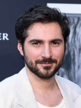 Fransız aktör Guillaume Marbeck, 30 Ekim 2025 'te Los Angeles, Kaliforniya' da bulunan Amerika Yönetmenler Birliği 'ndeki DGA Tiyatro Kompleksi' nde düzenlenen Netflix 'in' Nouvelle Vague 'adlı filminin en önemli gösterimi olan 2025 Amerikan Film Festivali' ne geldi.  