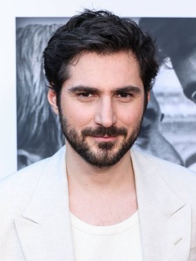 Fransız aktör Guillaume Marbeck, 30 Ekim 2025 'te Los Angeles, Kaliforniya' da bulunan Amerika Yönetmenler Birliği 'ndeki DGA Tiyatro Kompleksi' nde düzenlenen Netflix 'in' Nouvelle Vague 'adlı filminin en önemli gösterimi olan 2025 Amerikan Film Festivali' ne geldi.  