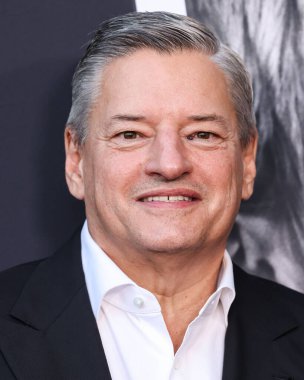 Netflix 'in eş CEO' su Ted Sarandos, 30 Ekim 2025 'te Amerika Yönetmenler Derneği' ndeki DGA Tiyatro Kompleksi 'nde düzenlenen Netflix' in 'Nouvelle Vague' adlı filminin merkez gösterimine geldi.