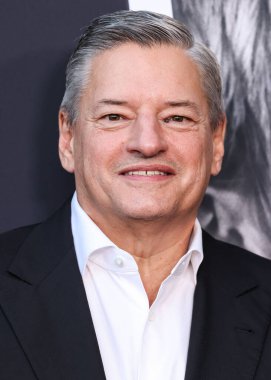 Netflix 'in eş CEO' su Ted Sarandos, 30 Ekim 2025 'te Amerika Yönetmenler Derneği' ndeki DGA Tiyatro Kompleksi 'nde düzenlenen Netflix' in 'Nouvelle Vague' adlı filminin merkez gösterimine geldi.