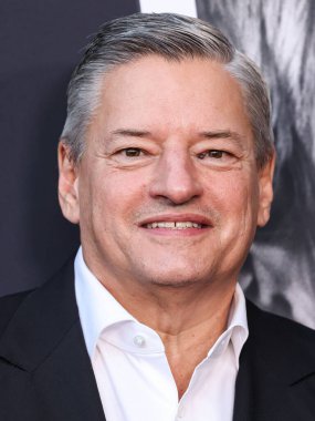 Netflix 'in eş CEO' su Ted Sarandos, 30 Ekim 2025 'te Amerika Yönetmenler Derneği' ndeki DGA Tiyatro Kompleksi 'nde düzenlenen Netflix' in 'Nouvelle Vague' adlı filminin merkez gösterimine geldi.