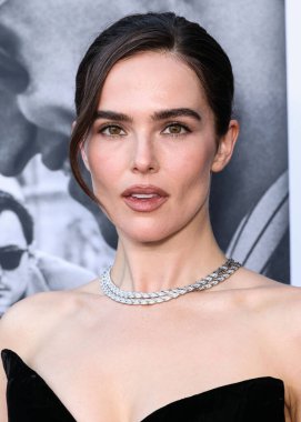 Amerikalı aktris Zoey Deutch, 30 Ekim 2025 'te Amerika Yönetmenler Birliği' ndeki DGA Tiyatrosu Kompleksi 'nde düzenlenen Netflix' in 'Nouvelle Vague' adlı filminin merkez gösterimine geldi.