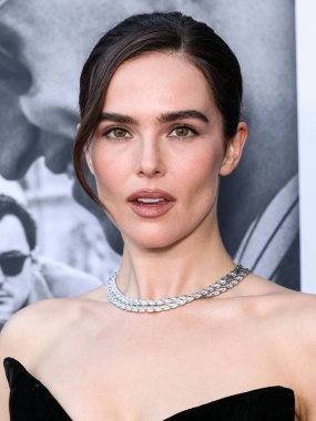 Amerikalı aktris Zoey Deutch, 30 Ekim 2025 'te Amerika Yönetmenler Birliği' ndeki DGA Tiyatrosu Kompleksi 'nde düzenlenen Netflix' in 'Nouvelle Vague' adlı filminin merkez gösterimine geldi.