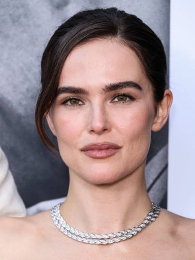 Amerikalı aktris Zoey Deutch, 30 Ekim 2025 'te Amerika Yönetmenler Birliği' ndeki DGA Tiyatrosu Kompleksi 'nde düzenlenen Netflix' in 'Nouvelle Vague' adlı filminin merkez gösterimine geldi.
