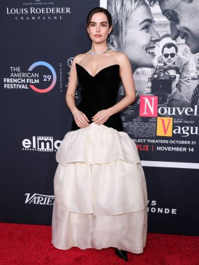 Amerikalı aktris Zoey Deutch, 30 Ekim 2025 'te Amerika Yönetmenler Birliği' ndeki DGA Tiyatrosu Kompleksi 'nde düzenlenen Netflix' in 'Nouvelle Vague' adlı filminin merkez gösterimine geldi.