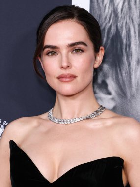 Amerikalı aktris Zoey Deutch, 30 Ekim 2025 'te Amerika Yönetmenler Birliği' ndeki DGA Tiyatrosu Kompleksi 'nde düzenlenen Netflix' in 'Nouvelle Vague' adlı filminin merkez gösterimine geldi.