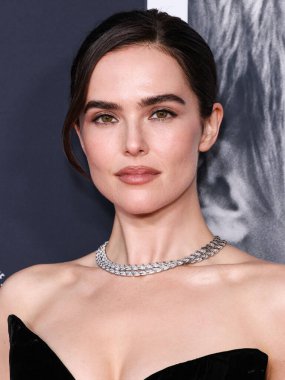 Amerikalı aktris Zoey Deutch, 30 Ekim 2025 'te Amerika Yönetmenler Birliği' ndeki DGA Tiyatrosu Kompleksi 'nde düzenlenen Netflix' in 'Nouvelle Vague' adlı filminin merkez gösterimine geldi.