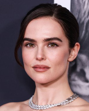 Amerikalı aktris Zoey Deutch, 30 Ekim 2025 'te Amerika Yönetmenler Birliği' ndeki DGA Tiyatrosu Kompleksi 'nde düzenlenen Netflix' in 'Nouvelle Vague' adlı filminin merkez gösterimine geldi.