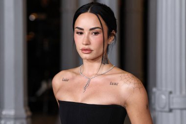 Demi Lovato, 1 Kasım 2025 'te Los Angeles County Museum Row, Miracle Mile, Los Angeles, Kaliforniya, ABD' de düzenlenen Gucci tarafından sunulan 14. Geleneksel LACMA Sanat Müzesi 'ne (Los Angeles İlçe Sanat Müzesi) ulaştı..