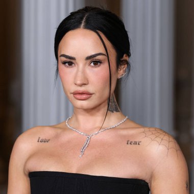 Demi Lovato, 1 Kasım 2025 'te Los Angeles County Museum Row, Miracle Mile, Los Angeles, Kaliforniya, ABD' de düzenlenen Gucci tarafından sunulan 14. Geleneksel LACMA Sanat Müzesi 'ne (Los Angeles İlçe Sanat Müzesi) ulaştı..