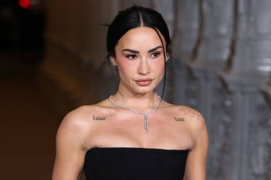 Demi Lovato, 1 Kasım 2025 'te Los Angeles County Museum Row, Miracle Mile, Los Angeles, Kaliforniya, ABD' de düzenlenen Gucci tarafından sunulan 14. Geleneksel LACMA Sanat Müzesi 'ne (Los Angeles İlçe Sanat Müzesi) ulaştı..
