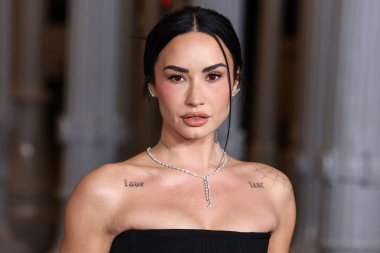 Demi Lovato, 1 Kasım 2025 'te Los Angeles County Museum Row, Miracle Mile, Los Angeles, Kaliforniya, ABD' de düzenlenen Gucci tarafından sunulan 14. Geleneksel LACMA Sanat Müzesi 'ne (Los Angeles İlçe Sanat Müzesi) ulaştı..