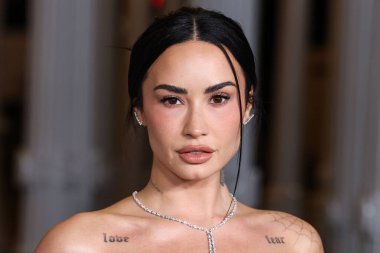 Demi Lovato, 1 Kasım 2025 'te Los Angeles County Museum Row, Miracle Mile, Los Angeles, Kaliforniya, ABD' de düzenlenen Gucci tarafından sunulan 14. Geleneksel LACMA Sanat Müzesi 'ne (Los Angeles İlçe Sanat Müzesi) ulaştı..