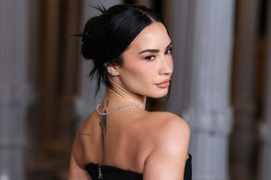 Demi Lovato, 1 Kasım 2025 'te Los Angeles County Museum Row, Miracle Mile, Los Angeles, Kaliforniya, ABD' de düzenlenen Gucci tarafından sunulan 14. Geleneksel LACMA Sanat Müzesi 'ne (Los Angeles İlçe Sanat Müzesi) ulaştı..