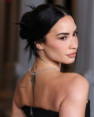 Demi Lovato, 1 Kasım 2025 'te Los Angeles County Museum Row, Miracle Mile, Los Angeles, Kaliforniya, ABD' de düzenlenen Gucci tarafından sunulan 14. Geleneksel LACMA Sanat Müzesi 'ne (Los Angeles İlçe Sanat Müzesi) ulaştı..