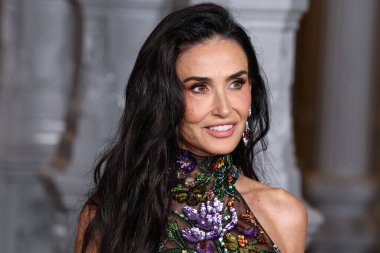 Gucci giyen Demi Moore, 1 Kasım 2025 'te Los Angeles İlçe Sanat Müzesi' nde düzenlenen 14. Geleneksel LACMA Sanat + Film Galası 2025 'e geliyor..