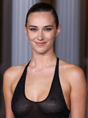 Gucci 'yi giyen Devon Lee Carlson, 1 Kasım 2025' te Los Angeles İlçe Sanat Müzesi 'nde düzenlenen 14. Geleneksel LACMA Sanat + Film Galası 2025' e geliyor.