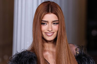 Gucci 'nin giydiği Dixie DAmelio, Los Angeles Sanat Müzesi' ne (Los Angeles İlçe Sanat Müzesi) 1 Kasım 2025 tarihinde Gucci tarafından Los Angeles İlçesi Sanat Müzesi 'nde sunulan 14.