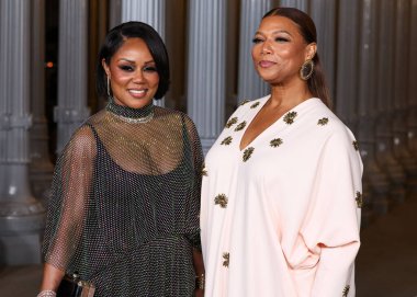 Eboni Nichols ve kız arkadaşı Queen Latifah, 1 Kasım 2025 tarihinde Los Angeles County Museum Row, Miracle Mile, Los Angeles, Kaliforniya, ABD 'de düzenlenen Gucci tarafından sunulan 14. LACMA Sanat ve Film Galası 2025' e geldiler.