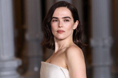 Zoey Deutch, Los Angeles İlçe Sanat Müzesi (Los Angeles İlçe Sanat Müzesi) Sanat + Film Galası 2025 yılında Los Angeles İlçe Sanat Müzesi 'nde 1 Kasım 2025 tarihinde gerçekleştirilmiştir.