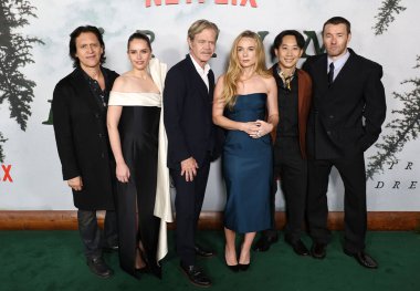 Clifton Collins Jr., Felicity Jones, William H. Macy, Kerry Condon, Alfred Hsing ve Joel Edgerton, Netflix 'in Hollywood' daki 'Train Dreams' adlı filminin galasına 3 Kasım 2025 'de Hollywood, Los Angeles, Kaliforniya' daki Hollywood 'da geldiler.   