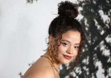 Kanadalı aktris ve şarkıcı Sarah Jeffery, Netflix 'in 