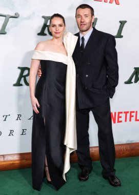 İngiliz aktris Felicity Jones ve Avustralyalı aktör, yazar, yönetmen ve yapımcı Joel Edgerton, 3 Kasım 2025 'te Hollywood, Los Angeles' ta düzenlenen Netflix 'in' Train Dreams 'adlı filminin Los Angeles galasına geldiler.