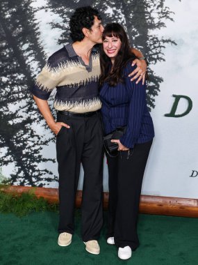 Amerikalı aktör ve yapımcı Gabriel Luna ve eşi Smaranda Ciceu Luna, Netflix 'in 3 Kasım 2025' te Hollywood Mısır Tiyatrosu 'nda düzenlenen' Train Dreams 'in Los Angeles Premiere' ine geldiler..