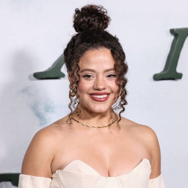 Kanadalı aktris ve şarkıcı Sarah Jeffery, Netflix 'in 3 Kasım 2025' te Hollywood 'daki Hollywood Mısır Tiyatrosu' nda düzenlenen 'Train Dreams' in Los Angeles prömiyerine geldi.. 