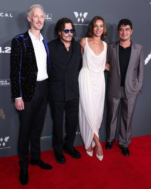 Bruno Gouery, Johnny Depp, Antonia Desplat ve Riccardo Scamarcio, Los Angeles Vertical Entertainment 'in 