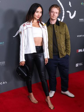 Collette Riboldi ve İngiliz aktör Alfie Allen, Los Angeles Vertical Entertainment 'in 