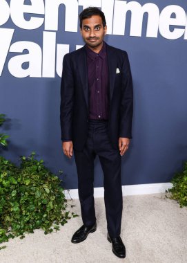 Amerikalı aktör, komedyen ve film yapımcısı Aziz Ansari, 5 Kasım 2025 'te Los Angeles, Kaliforniya, ABD' deki The Directors Guild of America 'daki DGA Tiyatrosu Kompleksi' nin 'Duygusal Değeri' ne geldi.. 