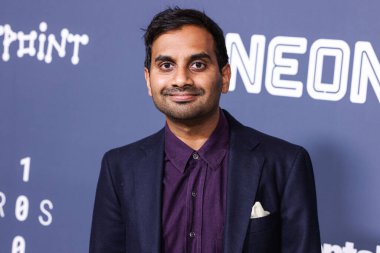 Amerikalı aktör, komedyen ve film yapımcısı Aziz Ansari, 5 Kasım 2025 'te Los Angeles, Kaliforniya, ABD' deki The Directors Guild of America 'daki DGA Tiyatrosu Kompleksi' nin 'Duygusal Değeri' ne geldi.. 