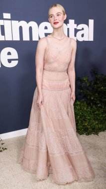 Amerikalı aktris ve şarkıcı Elle Fanning, Fendi Couture elbisesi ve Cartier mücevheri giyerek 5 Kasım 2025 'te Los Angeles' taki DGA Tiyatro Kompleksi 'nde düzenlenen' Duygusal Değer 'in Los Angeles Premiere' ine geldi.  