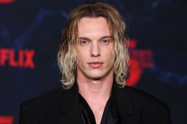 Jamie Campbell Bower, Netflix 'in 