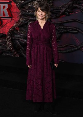 Linda Hamilton, Netflix 'in 