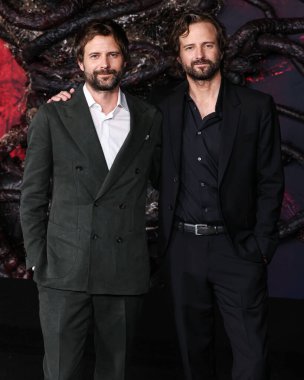 Ross Duffer ve Matt Duffer (The Duffer Brothers) 6 Kasım 2025 'te Hollywood, Los Angeles, Kaliforniya, ABD' de bulunan TCL Çin Tiyatrosu IMAX 'te düzenlenen Netflix' in 'Stranger Things' 5. sezonunun Los Angeles Premiere 'ine geldiler.. 